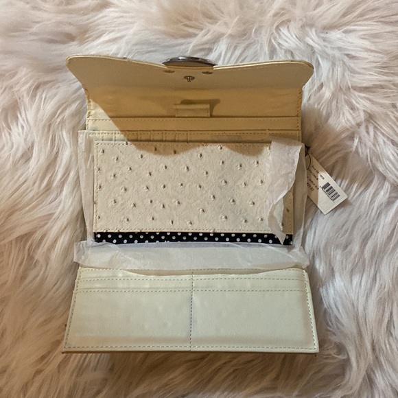 Brand new guess purse and wallet - Picture 8 of 8